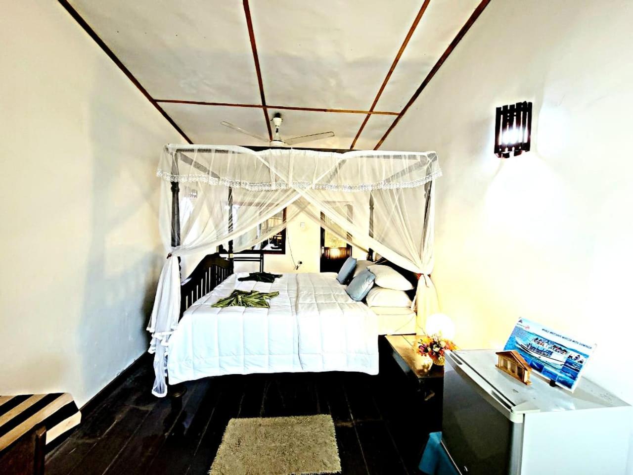Villa Blue Ocean Mirissa Bagian luar foto