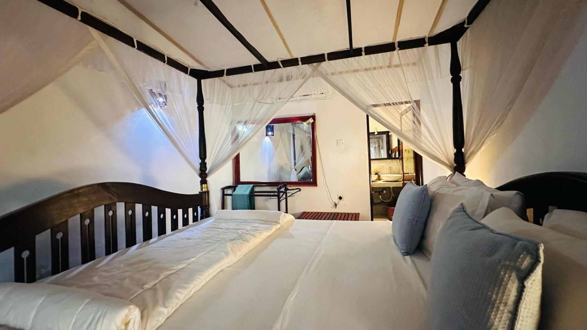 Villa Blue Ocean Mirissa Bagian luar foto