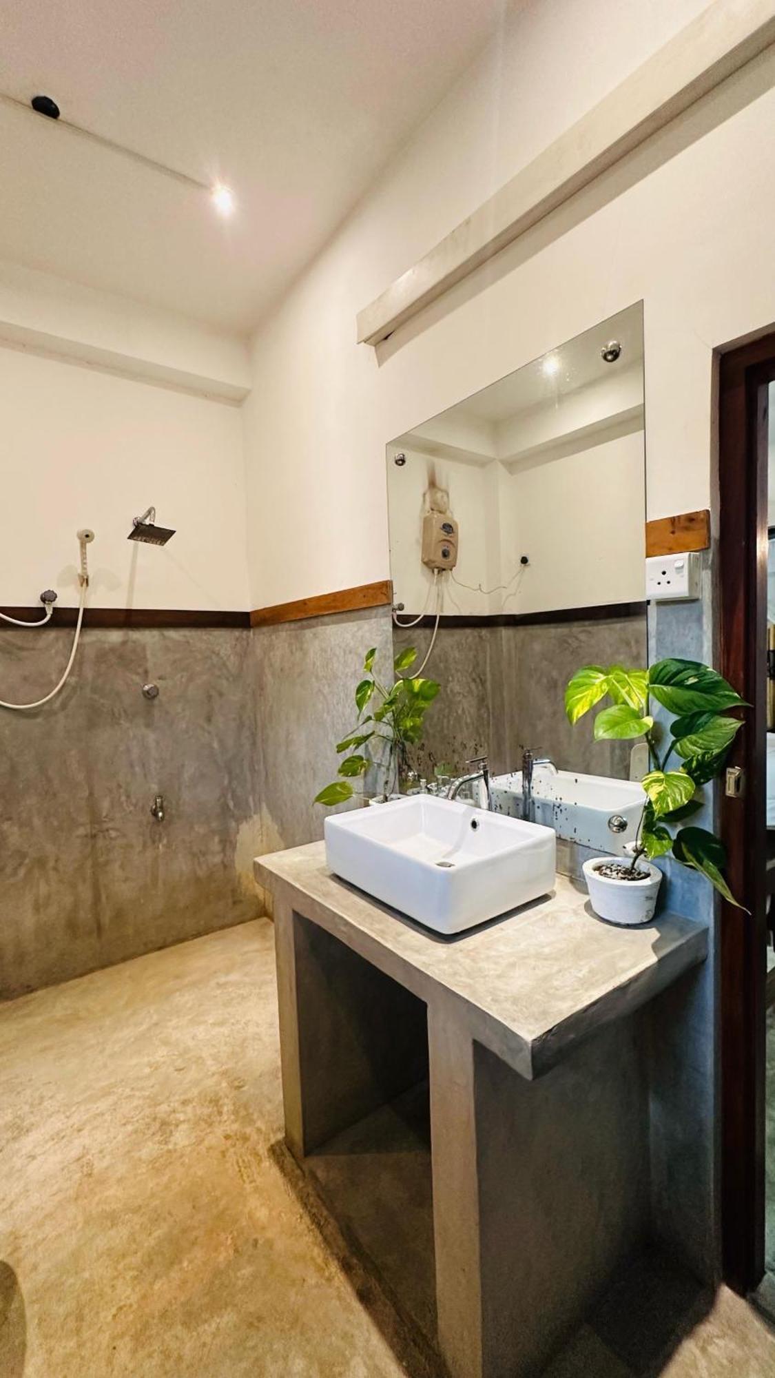 Villa Blue Ocean Mirissa Bagian luar foto