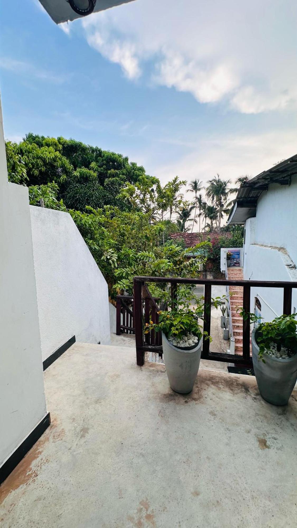 Villa Blue Ocean Mirissa Bagian luar foto