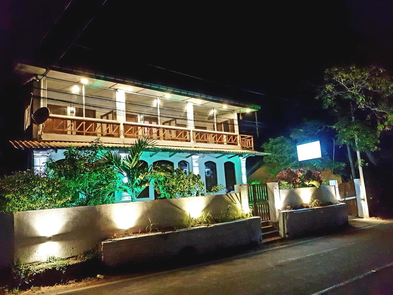 Villa Blue Ocean Mirissa Bagian luar foto